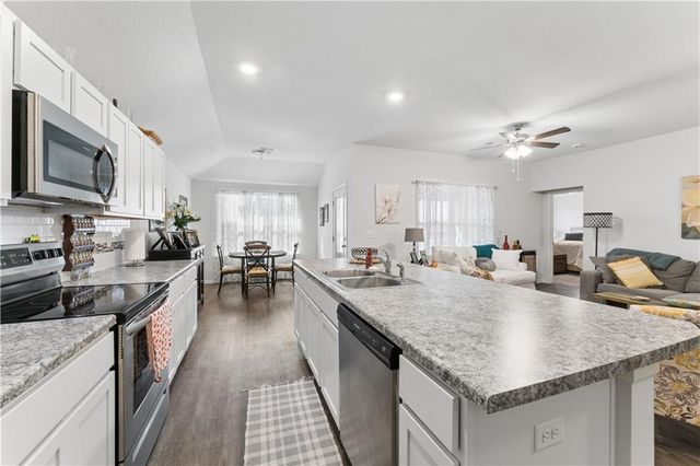 7901 SE 6th Street, Blue Springs, MO 64014