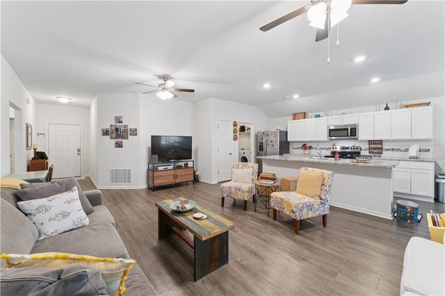 7901 SE 6th Street, Blue Springs, MO 64014