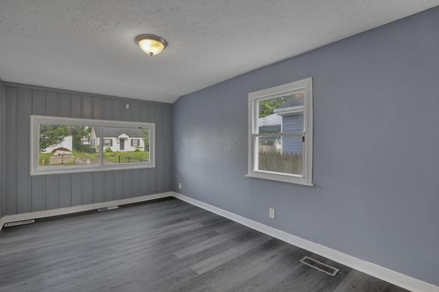 588 S Waverly Street, Columbus, OH 43213
