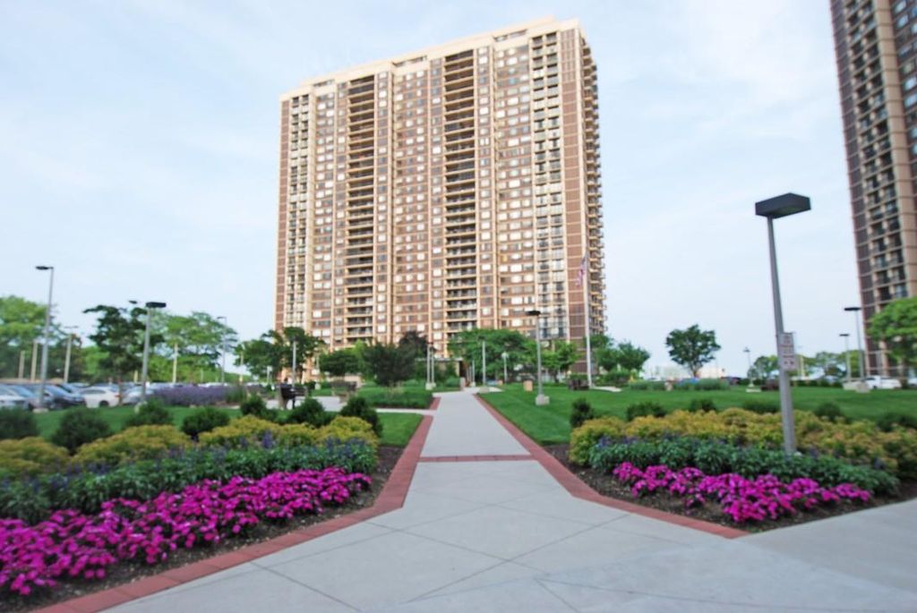 27010 Grand Central Parkway 27F, Floral Park, NY 11005