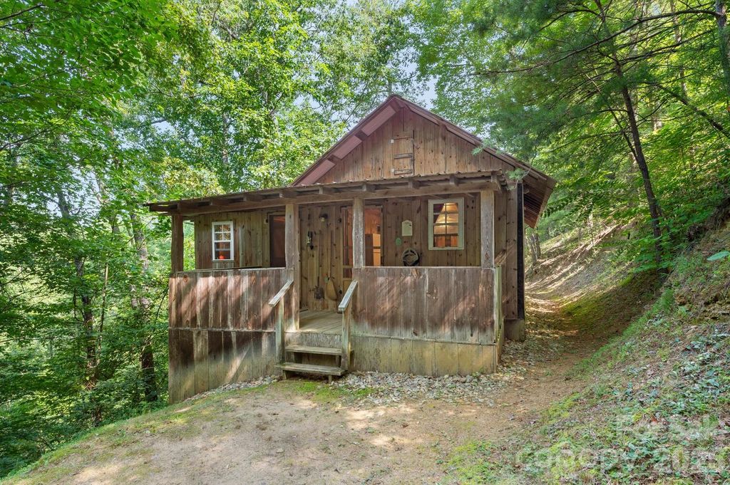286 Rebel Drive, Hot Springs, NC 28743