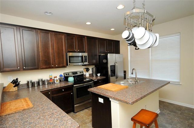 620 Foster LN, Virginia Beach, VA 23451