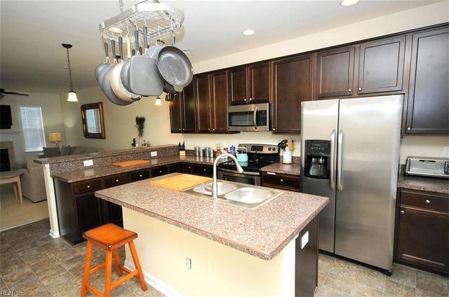 620 Foster LN, Virginia Beach, VA 23451