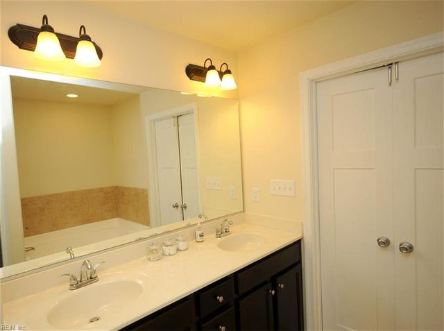 620 Foster LN, Virginia Beach, VA 23451