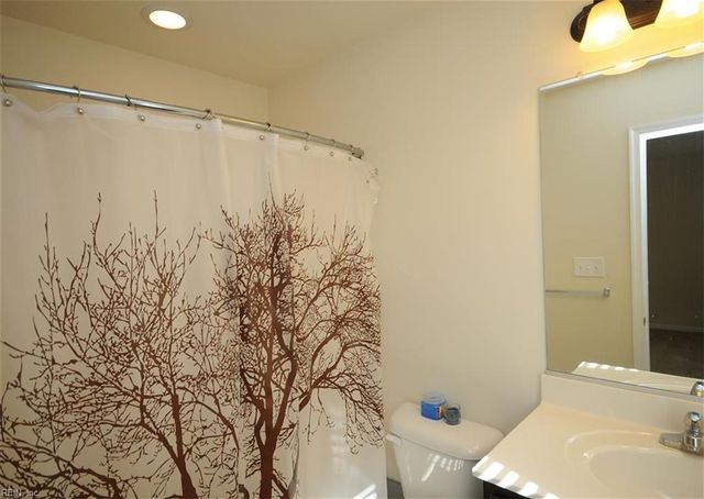 620 Foster LN, Virginia Beach, VA 23451