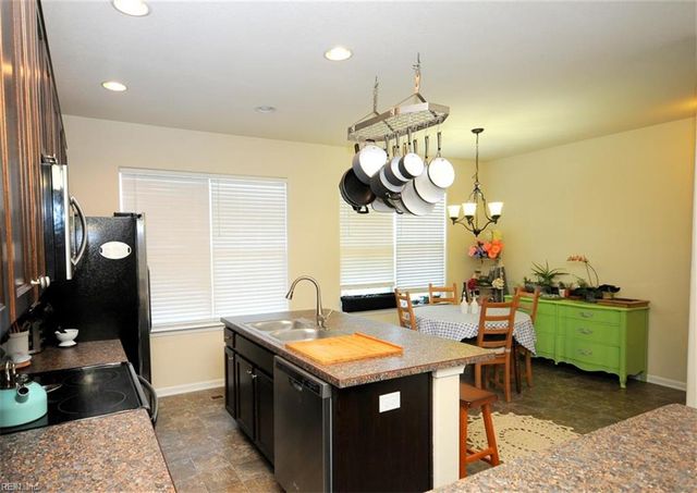 620 Foster LN, Virginia Beach, VA 23451