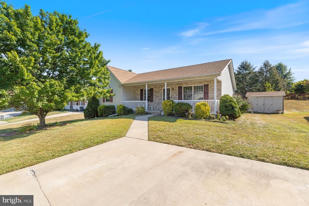 15 BRANDYWINE CT, Littlestown, PA 17340