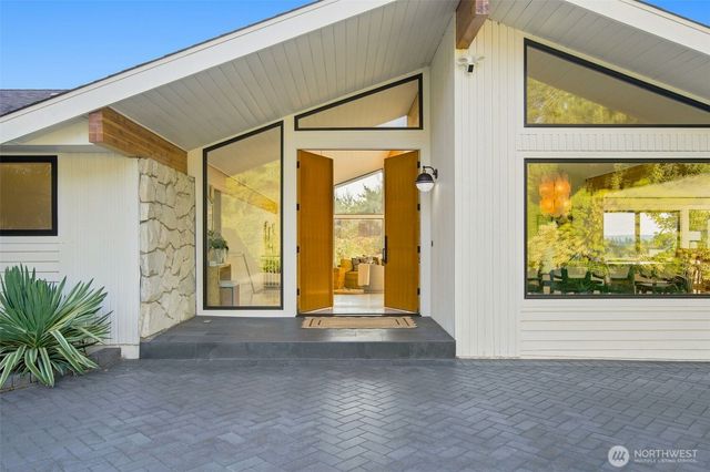 9127 NE 36th Street, Yarrow Point, WA 98004