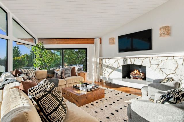 9127 NE 36th Street, Yarrow Point, WA 98004