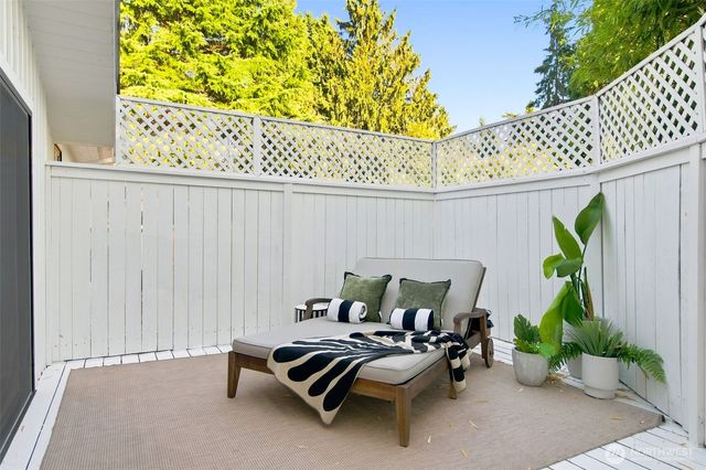9127 NE 36th Street, Yarrow Point, WA 98004