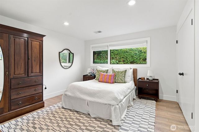 9127 NE 36th Street, Yarrow Point, WA 98004