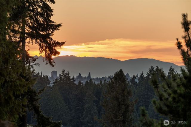 9127 NE 36th Street, Yarrow Point, WA 98004