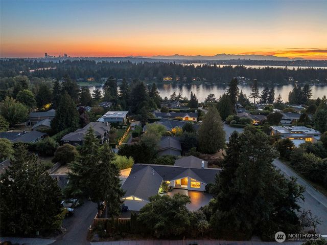 9127 NE 36th Street, Yarrow Point, WA 98004