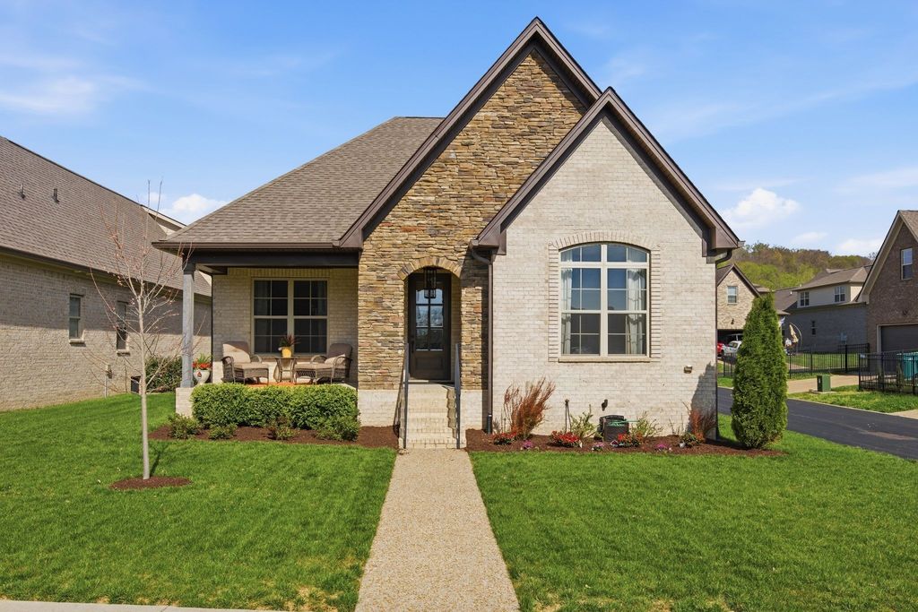 2036 Kestrel Ln, Spring Hill, TN 37174
