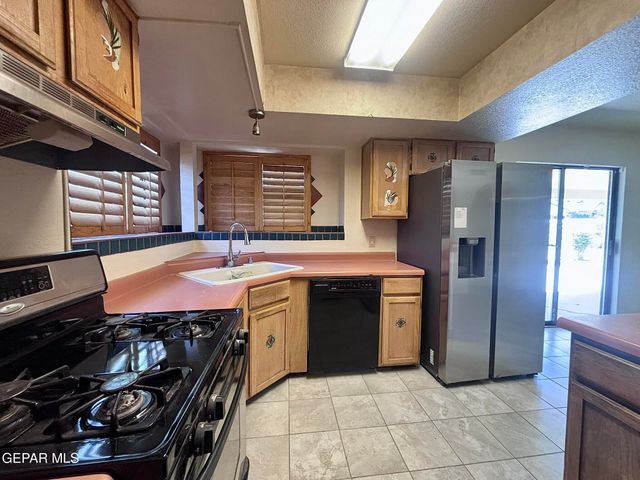 11670 RUFUS BRIJALBA Drive, El Paso, TX 79936