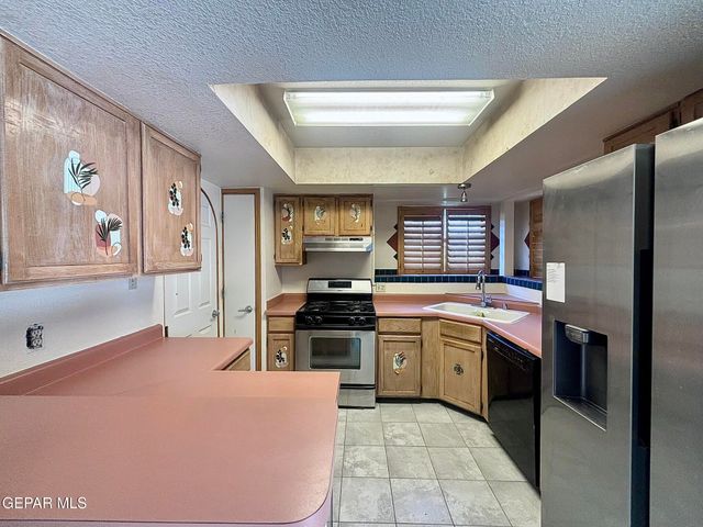 11670 RUFUS BRIJALBA Drive, El Paso, TX 79936