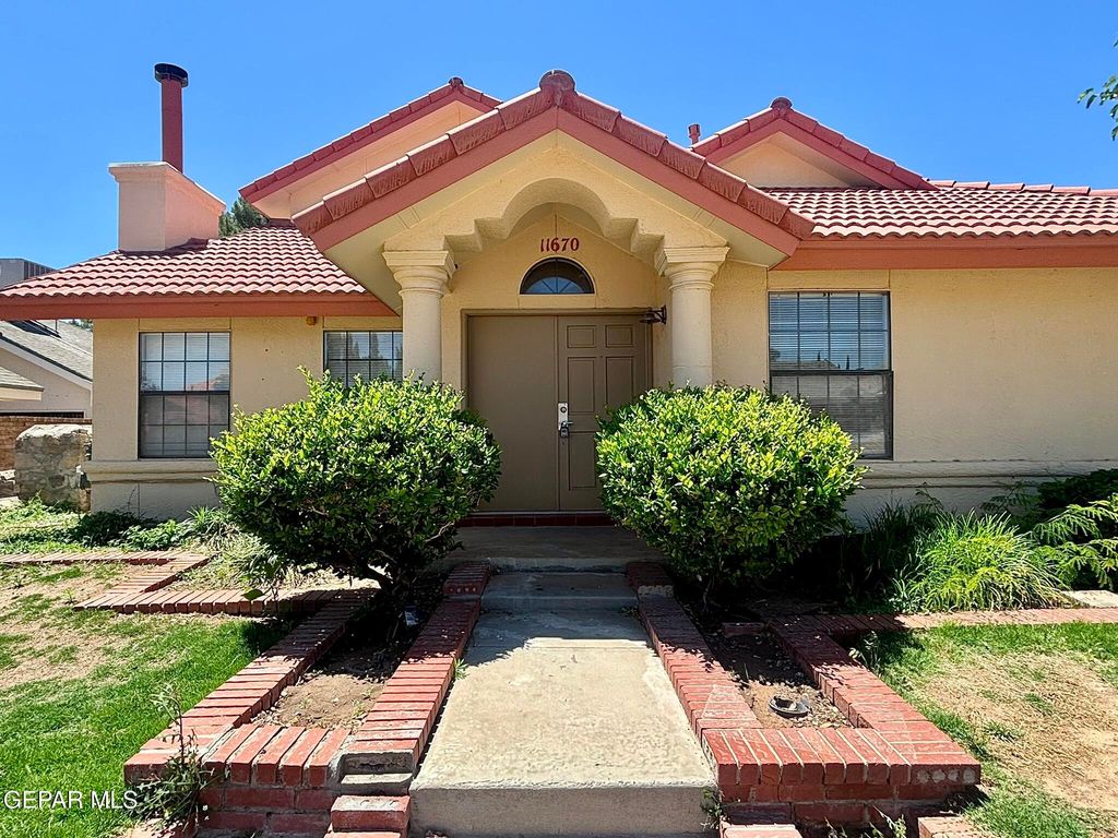 11670 RUFUS BRIJALBA Drive, El Paso, TX 79936
