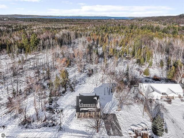 1713 Vanderlip Road, Traverse City, MI 49686