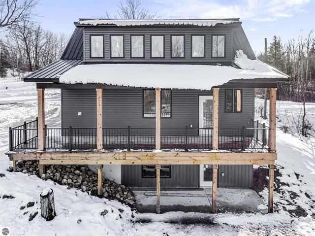 1713 Vanderlip Road, Traverse City, MI 49686