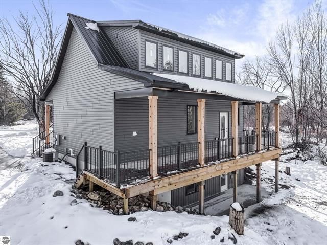 1713 Vanderlip Road, Traverse City, MI 49686