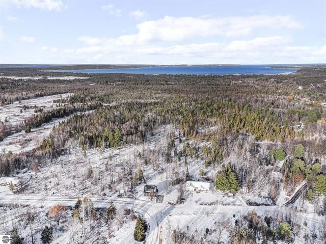 1713 Vanderlip Road, Traverse City, MI 49686