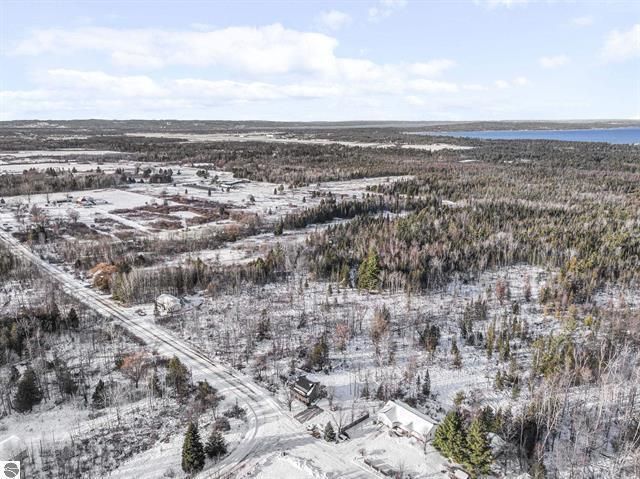 1713 Vanderlip Road, Traverse City, MI 49686