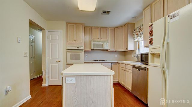 20 Winding River Road, Lakewood, NJ 08701