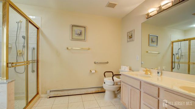 20 Winding River Road, Lakewood, NJ 08701