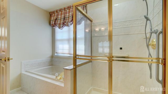 20 Winding River Road, Lakewood, NJ 08701