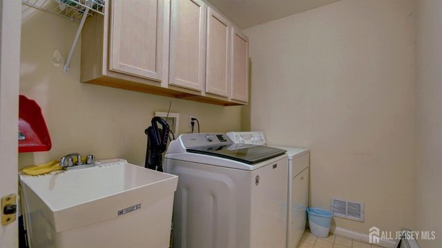 20 Winding River Road, Lakewood, NJ 08701