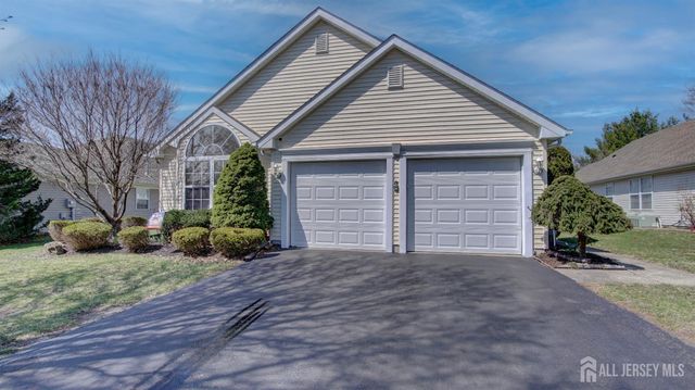 20 Winding River Road, Lakewood, NJ 08701