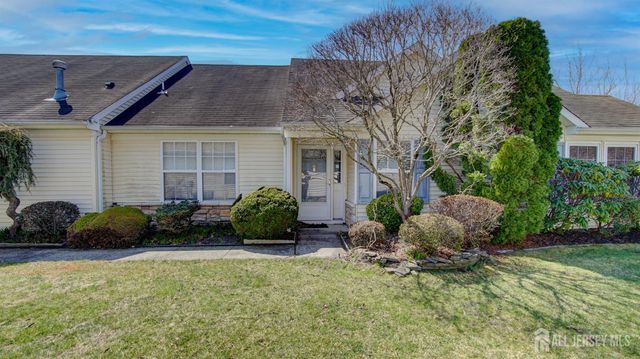 20 Winding River Road, Lakewood, NJ 08701