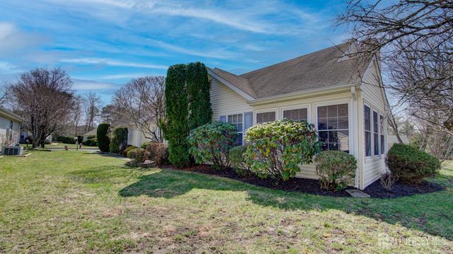 20 Winding River Road, Lakewood, NJ 08701