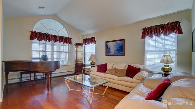 20 Winding River Road, Lakewood, NJ 08701