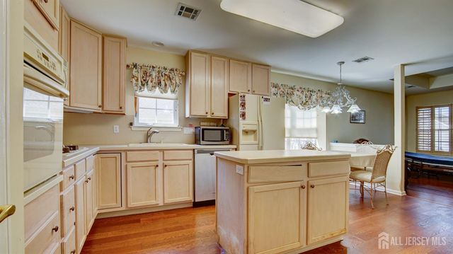 20 Winding River Road, Lakewood, NJ 08701