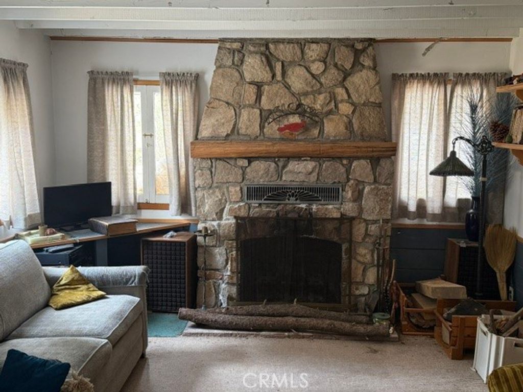 Image 2 of property listing at 33390 Wild Rose, Green Valley Lake, CA 92341