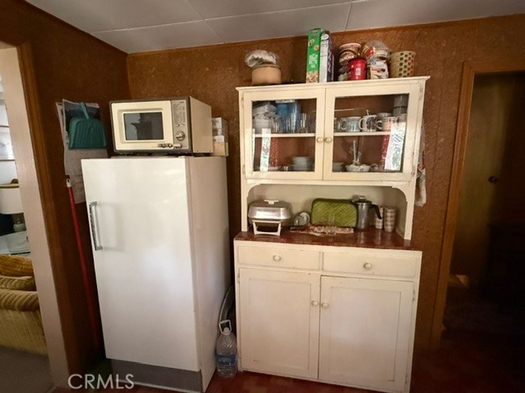 Image 4 of property listing at 33390 Wild Rose, Green Valley Lake, CA 92341