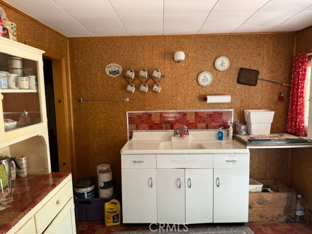 Image 5 of property listing at 33390 Wild Rose, Green Valley Lake, CA 92341