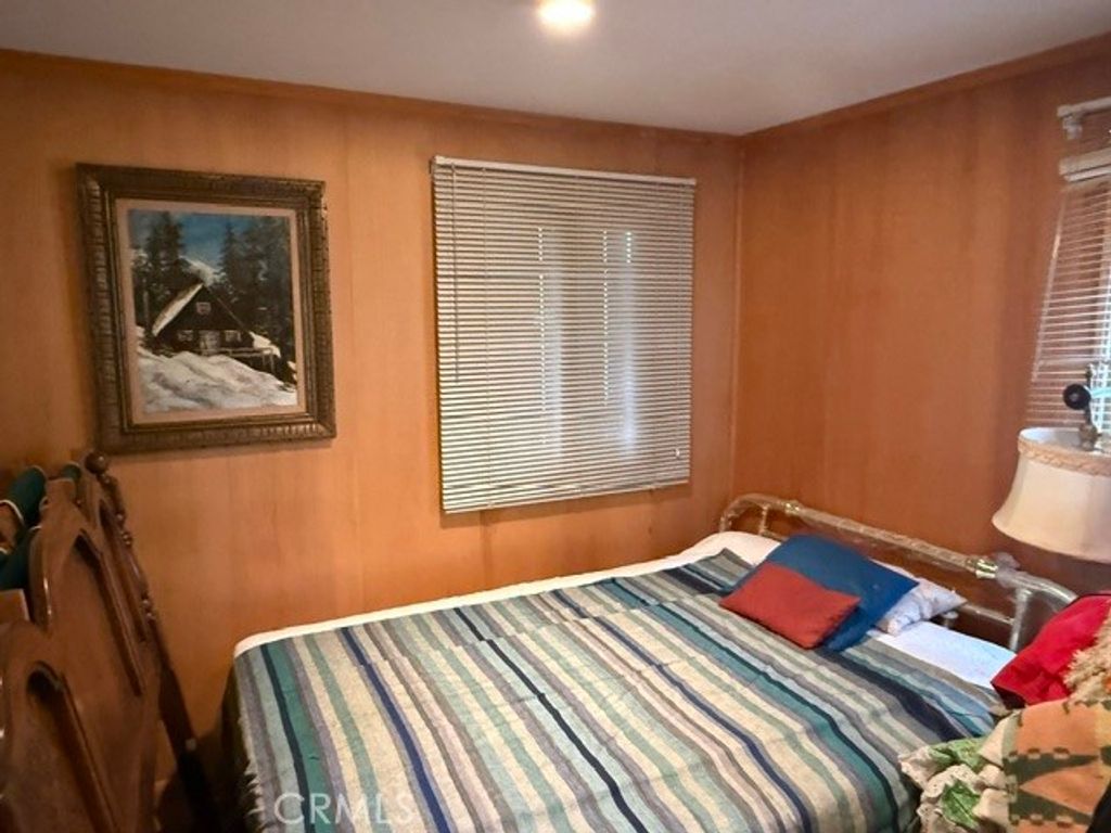 Image 6 of property listing at 33390 Wild Rose, Green Valley Lake, CA 92341