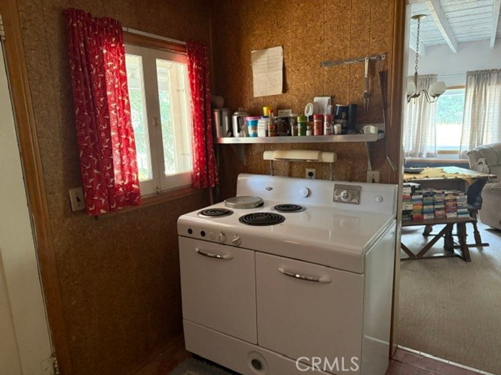 Image 7 of property listing at 33390 Wild Rose, Green Valley Lake, CA 92341