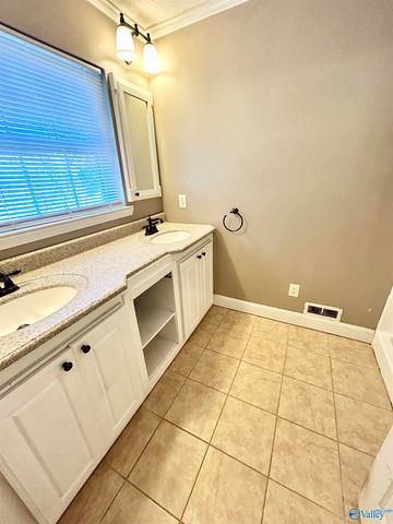 2432 Scenic Drive, Gadsden, AL 35901