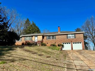 2432 Scenic Drive, Gadsden, AL 35901