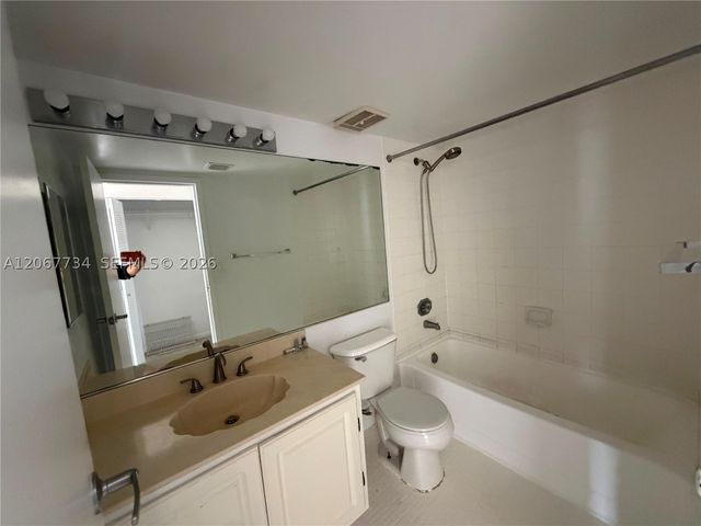 7601 E Treasure Dr 2220, North Bay Village, FL 33141