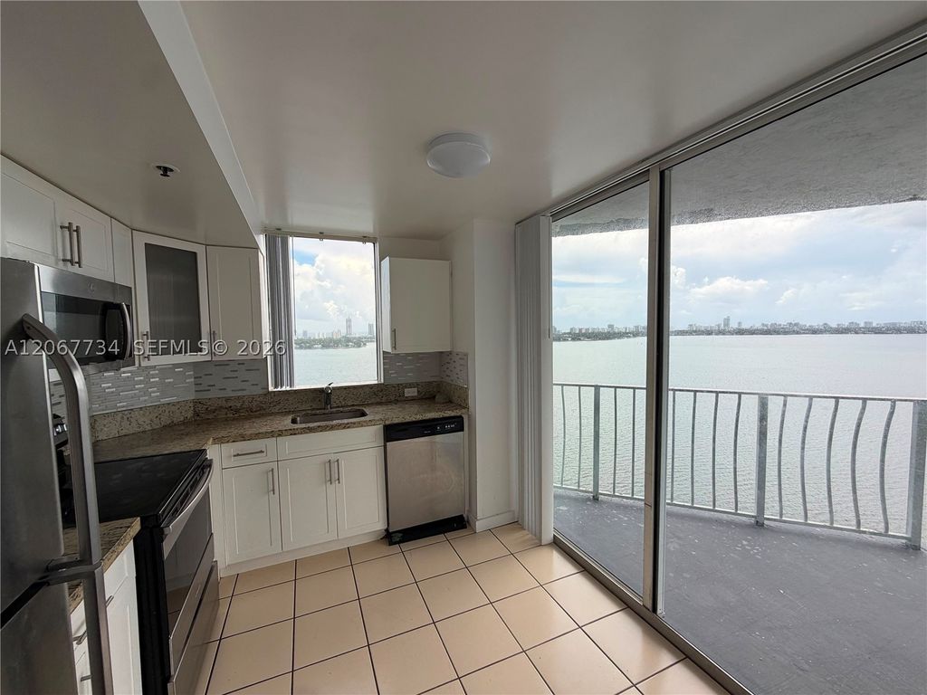 7601 E Treasure Dr 2220, North Bay Village, FL 33141