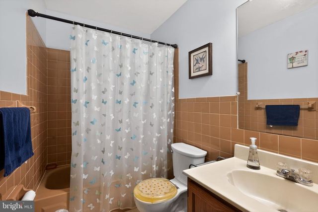 3 WOJTYLA CT, Toms River, NJ 08757