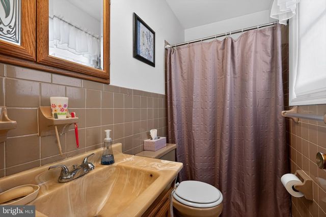 3 WOJTYLA CT, Toms River, NJ 08757