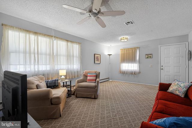 3 WOJTYLA CT, Toms River, NJ 08757