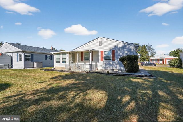 3 WOJTYLA CT, Toms River, NJ 08757