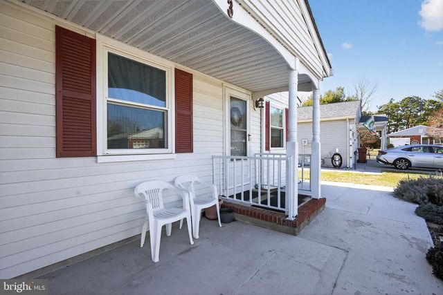 3 WOJTYLA CT, Toms River, NJ 08757