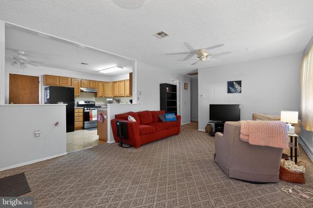 3 WOJTYLA CT, Toms River, NJ 08757